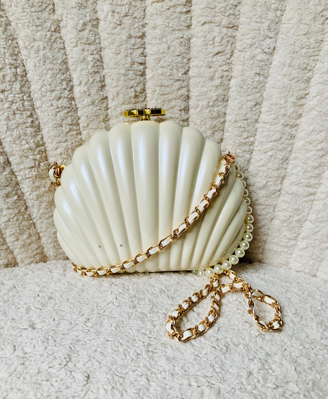 Chanel Beauty VIP Limited Edition Novelty Rhinestone Shell Pearl Bag.