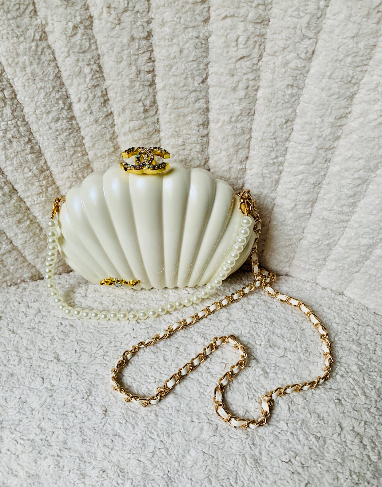 Chanel Beauty VIP Limited Edition Novelty Rhinestone Shell Pearl Bag.